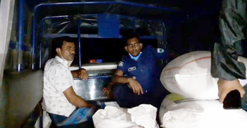 গরিবের ৮ টন চাল পাচারকালে তিনজন ধরা