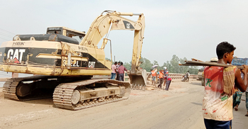 সিরাজগঞ্জে মহাসড়কে ৪০ কিলোমিটার যানজট