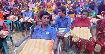 সিরাজগঞ্জে দুঃস্থ ও প্রতিবন্ধীদের মাঝে কম্বল বিতরণ