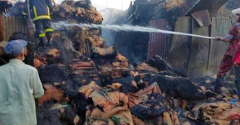 সিরাজগঞ্জে পাট বন্দরে আগুনে পুড়ে ছাই আট কোটি টাকার পণ্য