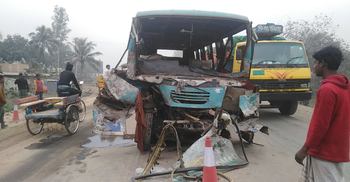 সিরাজগঞ্জে বাস-ট্রাক সংঘর্ষে নিহত ২
