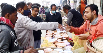 সরস্বতী পূজায় জমে উঠেছে ২০০ বছরের ঐতিহ্যবাহী দইয়ের মেলা