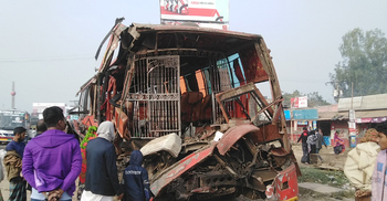 শ্যামলীর বাসের সঙ্গে ট্রাকের সংঘর্ষ, চালক ও হেলপার নিহত