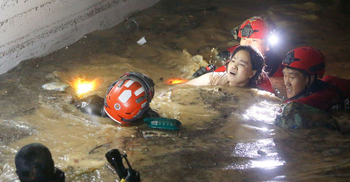 Seven drown in flooded South Korean car park