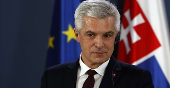 Slovak foreign minister resigns as government totters