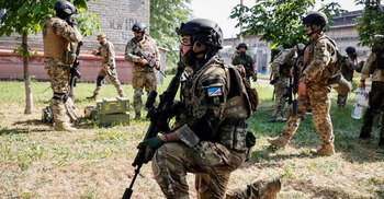 2 Reuters journalists injured, driver killed in east Ukraine