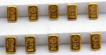 কেডসের ভেতর মিললো ১০ সোনার বার