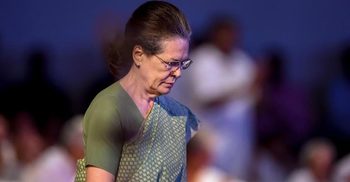Sonia Gandhi offers to resign as Congress president
