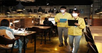 New virus cluster found at S Korea coffee shop