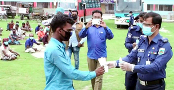 ধান কাটতে ১৩শ শ্রমিক পাঠাল নাটোর পুলিশ