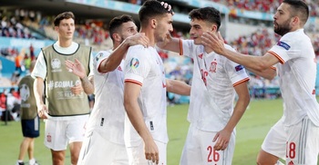 Spain thrash Slovakia to set up last-16 meeting with Croatia