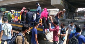 এখনও ঘরে ফিরছে মানুষ