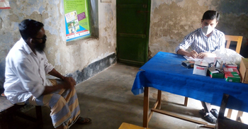 চিকিৎসকের গাউন-মাস্কের অভাবে কপাল পুড়ছে রোগীদের