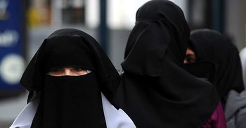 Sri Lanka to ban burqa, shut many Islamic schools