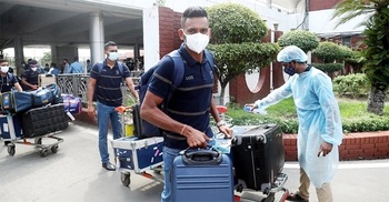SL cricket team arrives in Dhaka