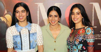 শ্রীদেবীর মৃত্যুবার্ষিকী, দুই মেয়ের আবেগঘন বার্তা