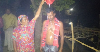 স্ত্রীকে তালাকের পর দুধ দিয়ে গোসল, গ্রামে খিচুড়ি উৎসব