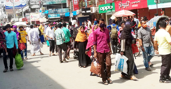 চাকরি বাঁচাতে পায়ে হেঁটে ঢাকার পথে পোশাককর্মীরা