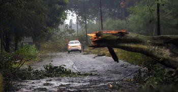 পশ্চিমবঙ্গে তাণ্ডব চালিয়ে বুলবুল এখন সাতক্ষীরায়