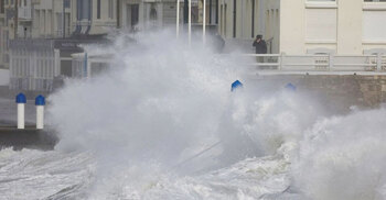 9 dead as Storm Eunice batters Europe