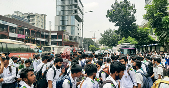 দুই ঘণ্টা ধরে বন্ধ বনানী থেকে গুলশান সড়ক, তীব্র যানজট