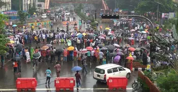 Students’ safe road demo halts Dhaka traffic