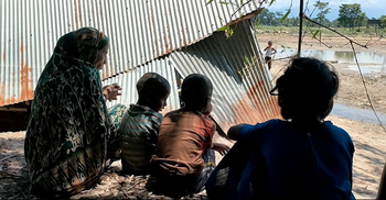 ‘কেউ কি নেই আমার ভাঙা ঘরটা মেরামত করে দেবেন’