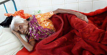 ৪ মাস ধরে হাসপাতালে বৃদ্ধা, নিতে আসছে না পরিবার