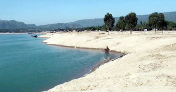 ফসল ঘরে তোলা পর্যন্ত যাদুকাটা নদীর বালু উত্তোলন বন্ধ