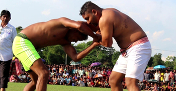 সুনামগঞ্জে কুস্তি খেলায় হাজারো মানুষের ঢল