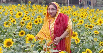 মনের খোরাক মেটাচ্ছে শখের সূর্যমুখী বাগান