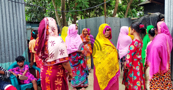 মধ্যরাতে ঘরে ঢুকে প্রবাসীর স্ত্রীকে হত্যা