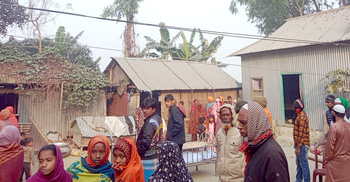 টাঙ্গাইলে বালুর নিচে পড়ে প্রাণ গেলো ভেকুমালিকের