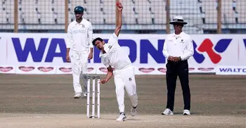 Taijul Islam removes Pakistan openers as Bangladesh claw back