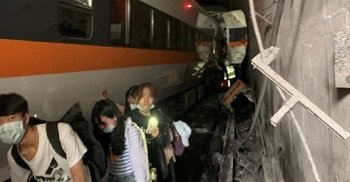 48 killed as train derails in Taiwan