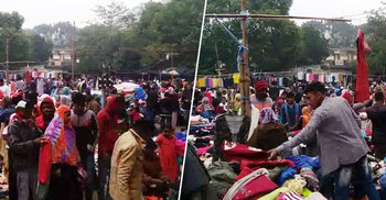 শীতে বিক্রি বেড়েছে ‘গরিবের মার্কেটে’