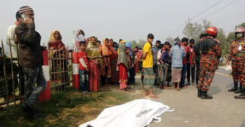 টাঙ্গাইলে ট্রাকচাপায় নিহত ৩