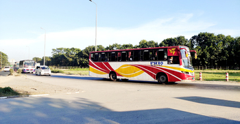 ছুটি শেষে স্বস্তিতে কর্মস্থলে ফিরছে মানুষ