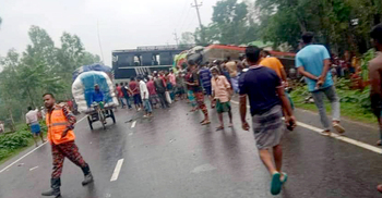 টাঙ্গাইলে দুই বাসের সংঘর্ষে চালক নিহত