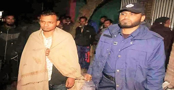 ঘরে স্ত্রীর মরদেহ, বোরকা পরে পালাতে গিয়ে ধরা খেলেন স্বামী