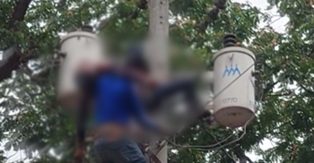 বিদ্যুৎ অফিসের ভুলে দগ্ধ হয়ে তারে ঝুলছিল শ্রমিক