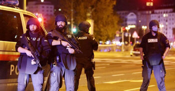 Vienna shooting: Gunmen hunted after deadly ‘terror’ attack