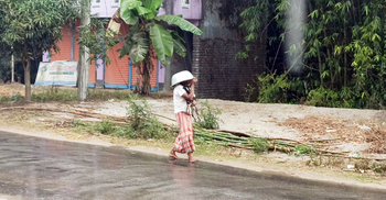 ঠাকুরগাঁওয়ে থেমে থেমে বৃষ্টিতে বাড়লো শীত