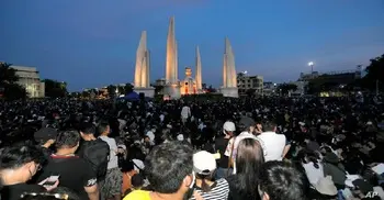 Thousands rally in Thai capital against govt
