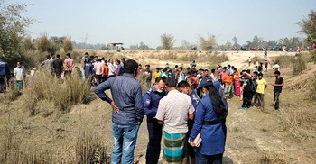 Man's body found in house, wife's in canal