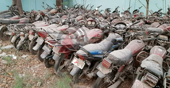 জয়পুরহাটে থানা চত্বরে নষ্ট হচ্ছে ১২ হাজার যানবাহন