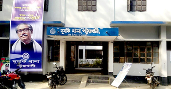 ‘কুকুর’ বলায় ছয়জনকে কামড়িয়ে জখম