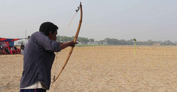 নওগাঁয় হয়ে গেলো ঐতিহ্যবাহী তির-ধনুক প্রতিযোগিতা