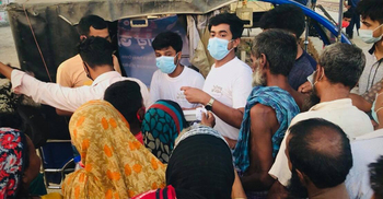 এক টাকায় খাবার পেলেন ৯০ অসহায়