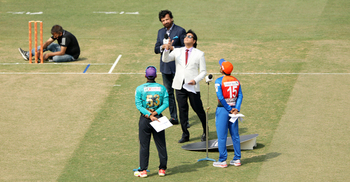 চট্টগ্রাম পর্বের শুরুতে স্বাগতিকদের ব্যাটিংয়ে পাঠালো খুলনা